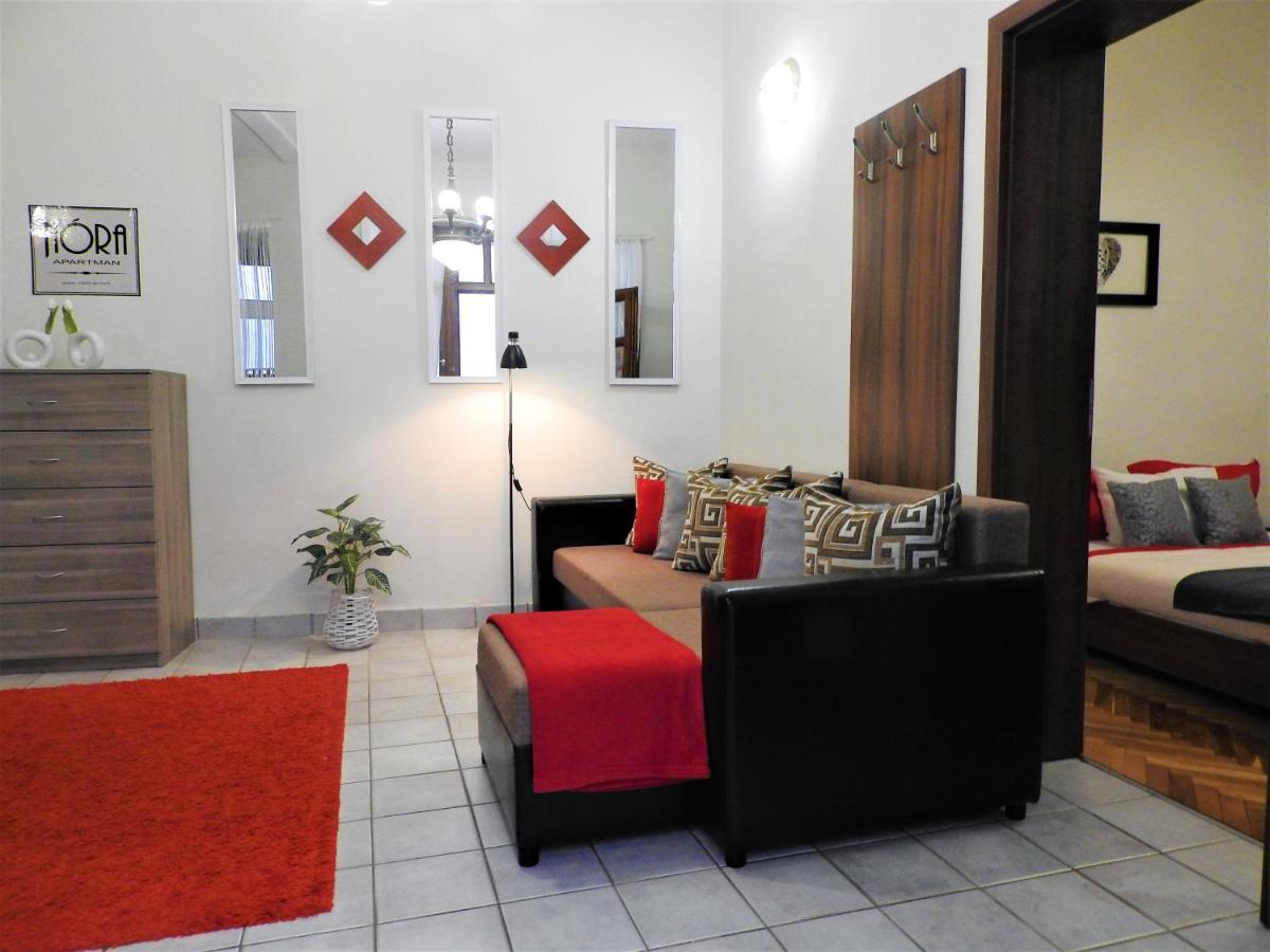 Nora Studio Apartman - Eger Appartement Buitenkant foto