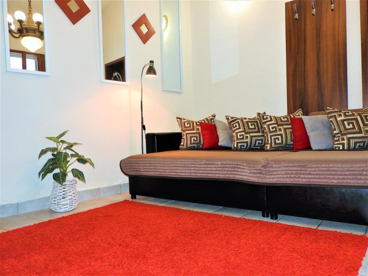 Nora Studio Apartman - Eger Appartement Buitenkant foto