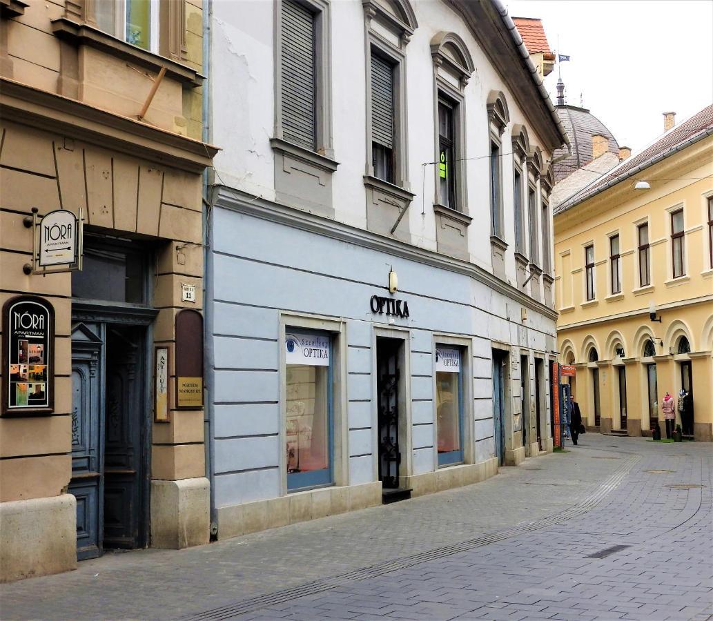 Nora Studio Apartman - Eger Appartement Buitenkant foto