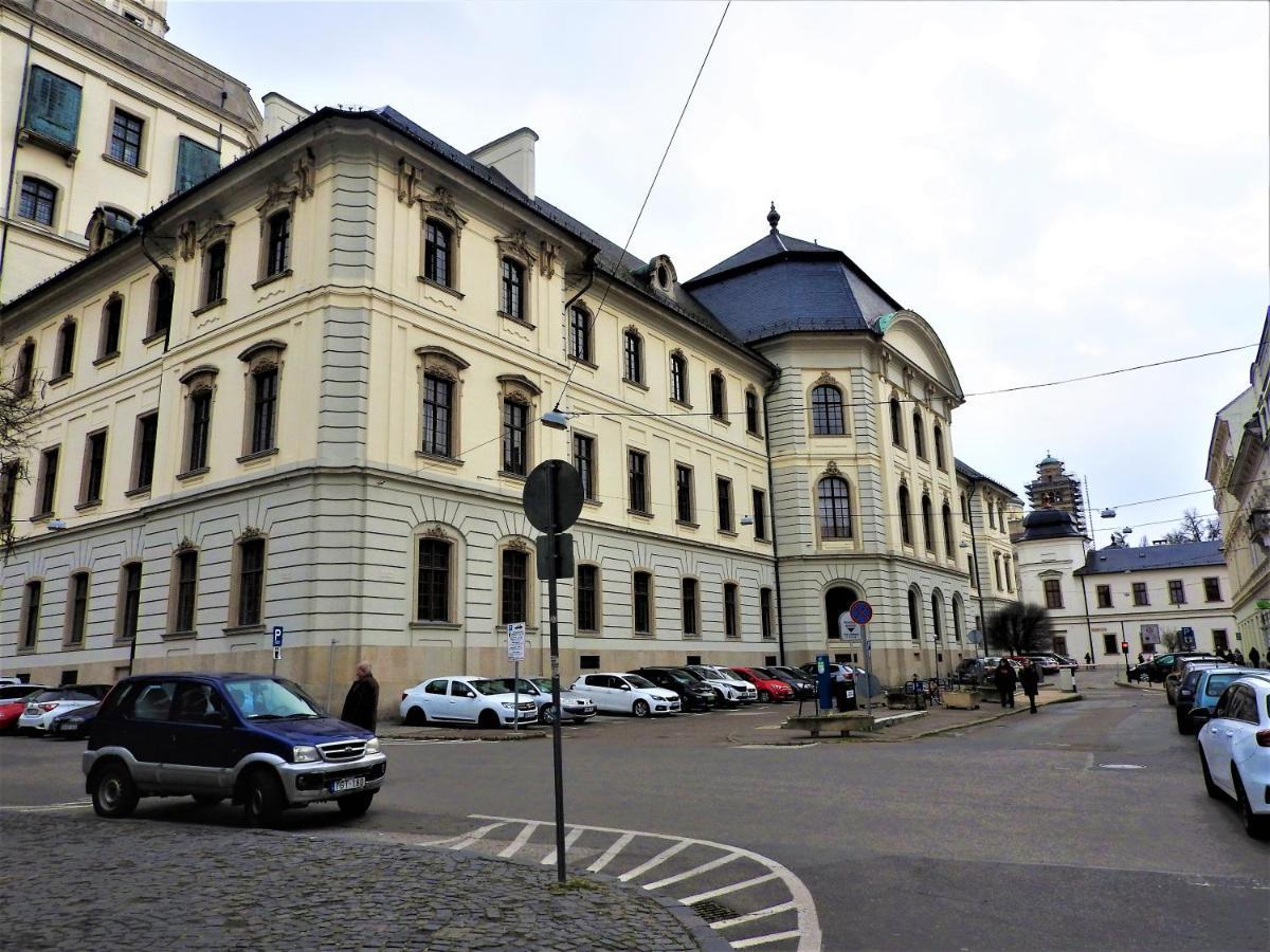 Nora Studio Apartman - Eger Appartement Buitenkant foto