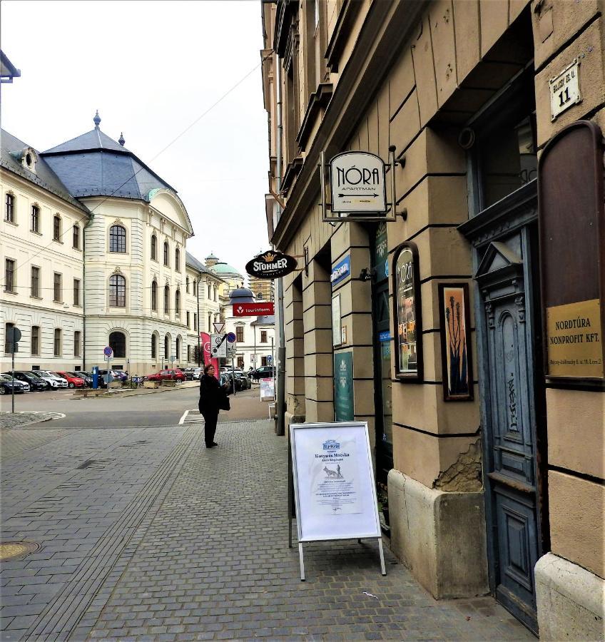 Nora Studio Apartman - Eger Appartement Buitenkant foto