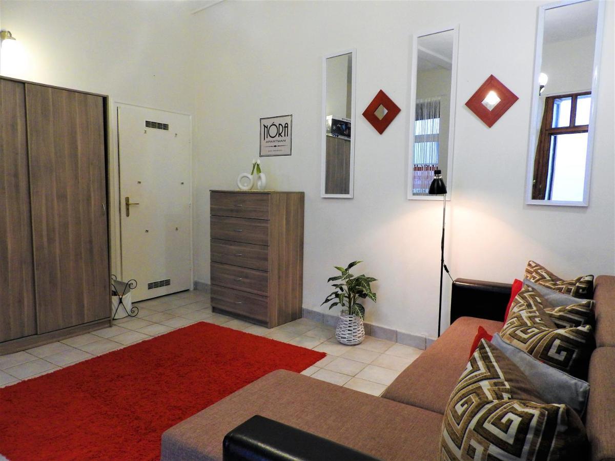 Nora Studio Apartman - Eger Appartement Buitenkant foto